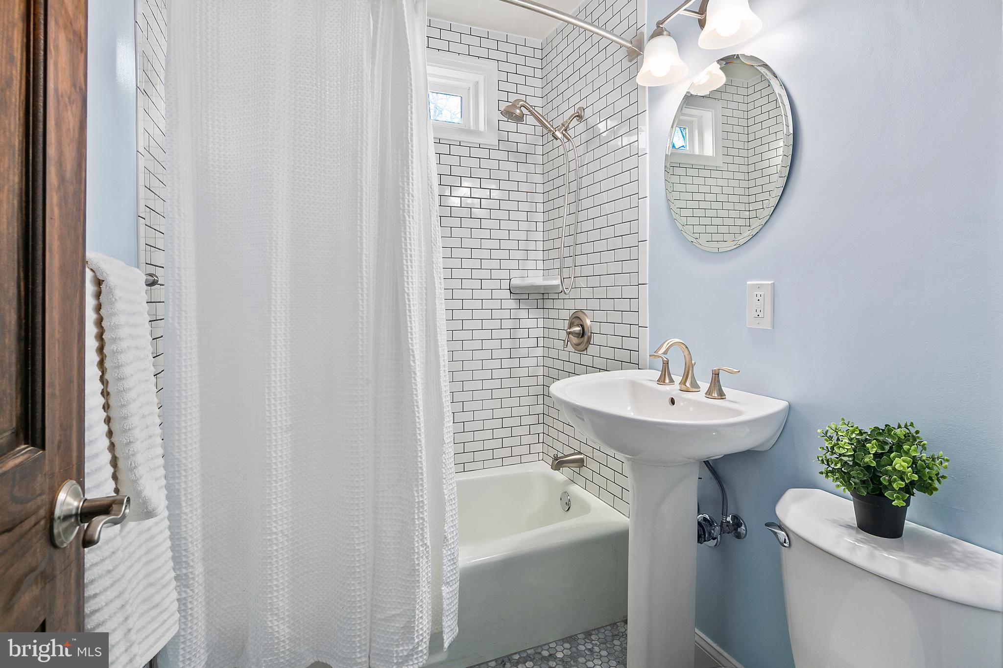 1752 Anderson Road Falls Church, VA 22043 - Photo 19 of 40 Gallery Image 19