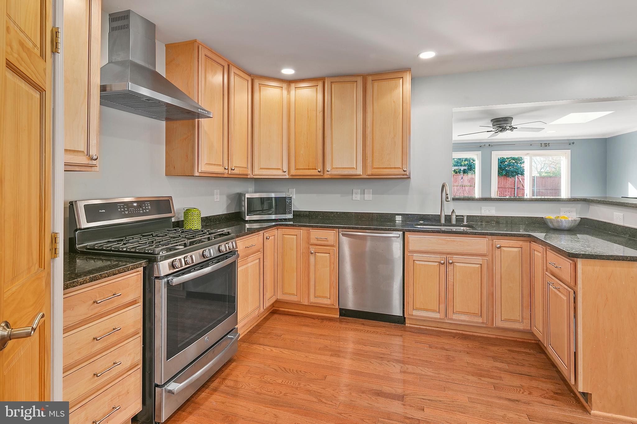 1752 Anderson Road Falls Church, VA 22043 - Photo 8 of 40 Gallery Image 8