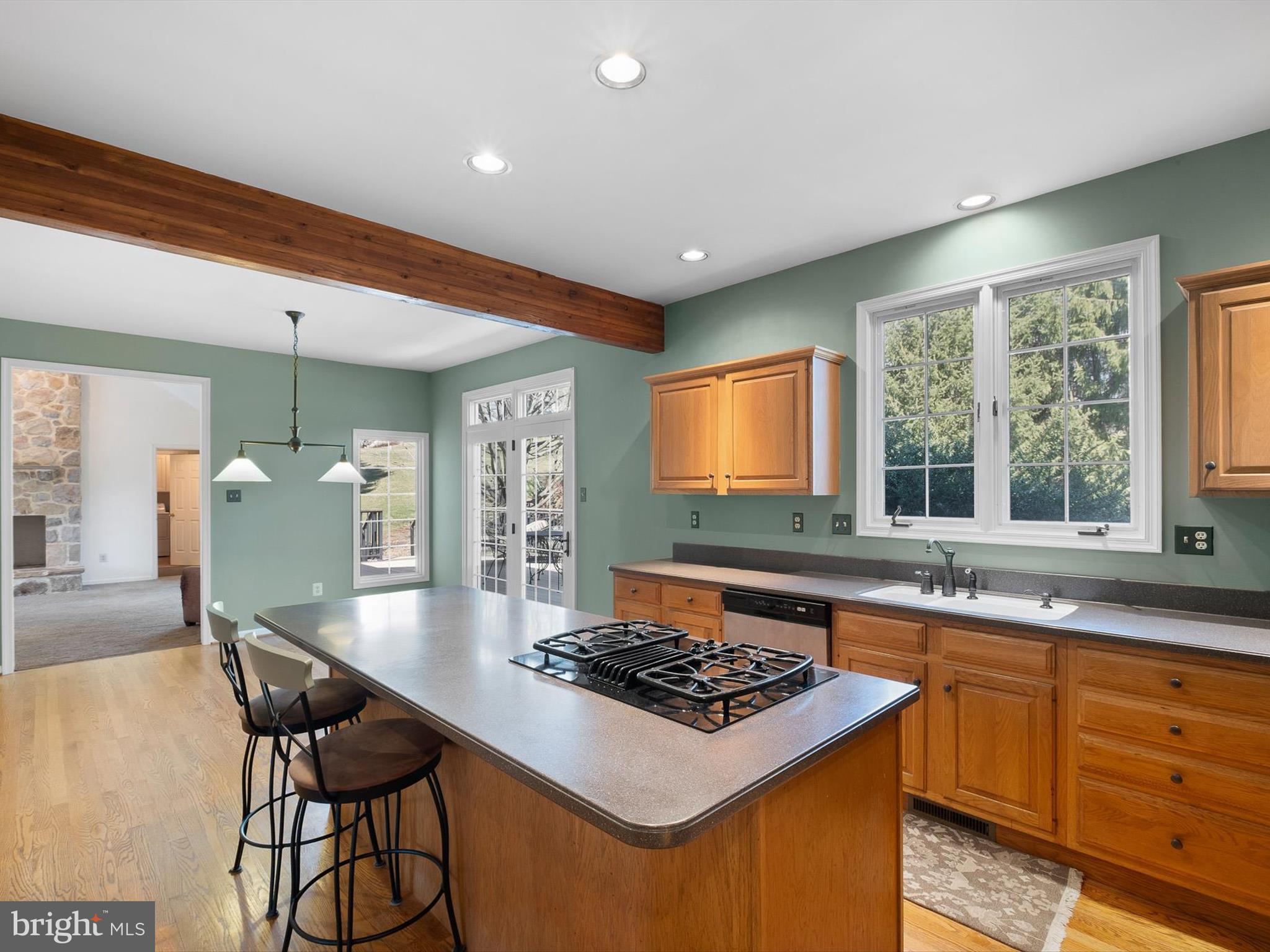 581 South Creek Road West Chester, PA 19382 - Photo 25 of 52 Center island