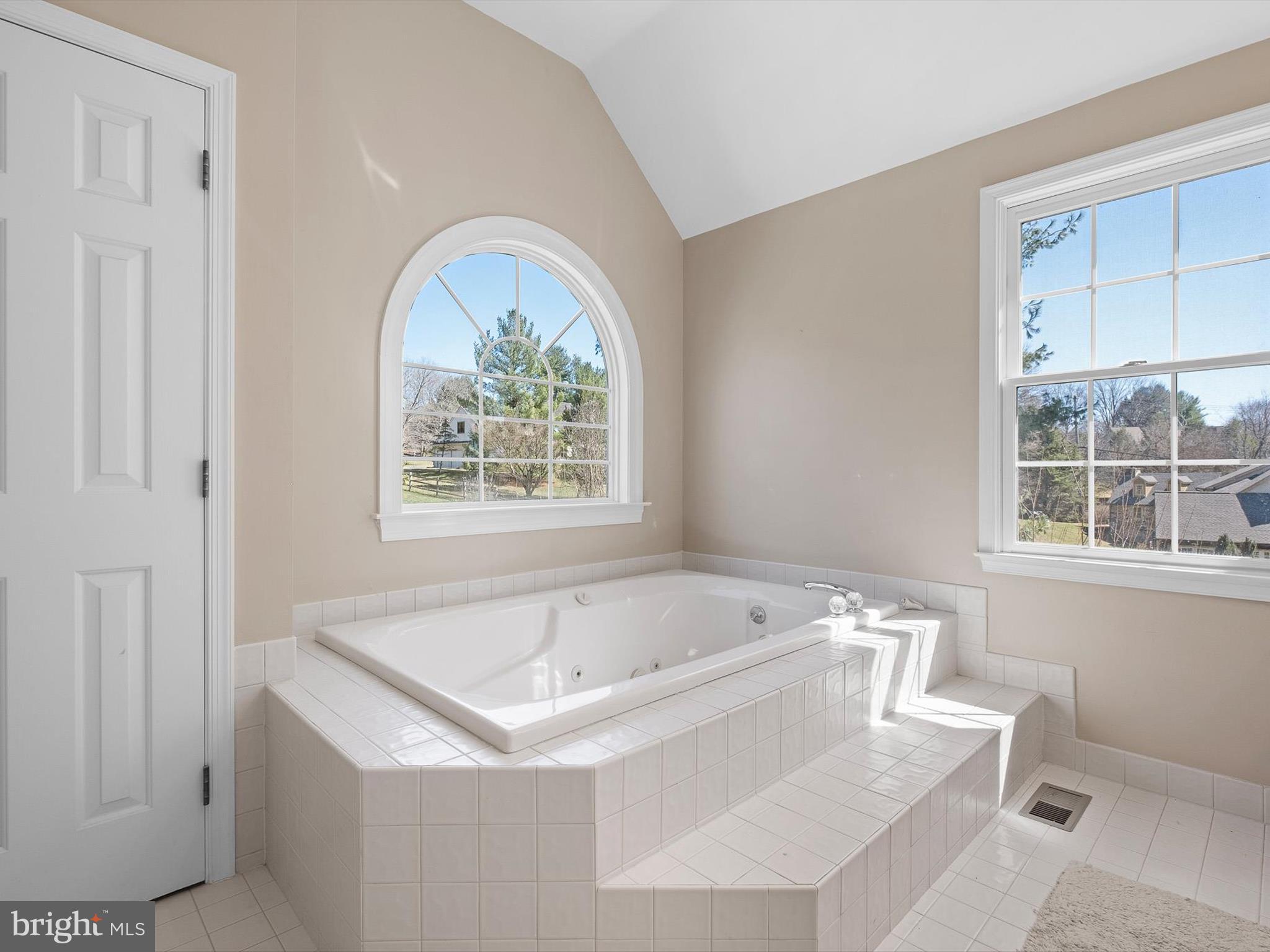581 South Creek Road West Chester, PA 19382 - Photo 35 of 52 Whirlpool Tub