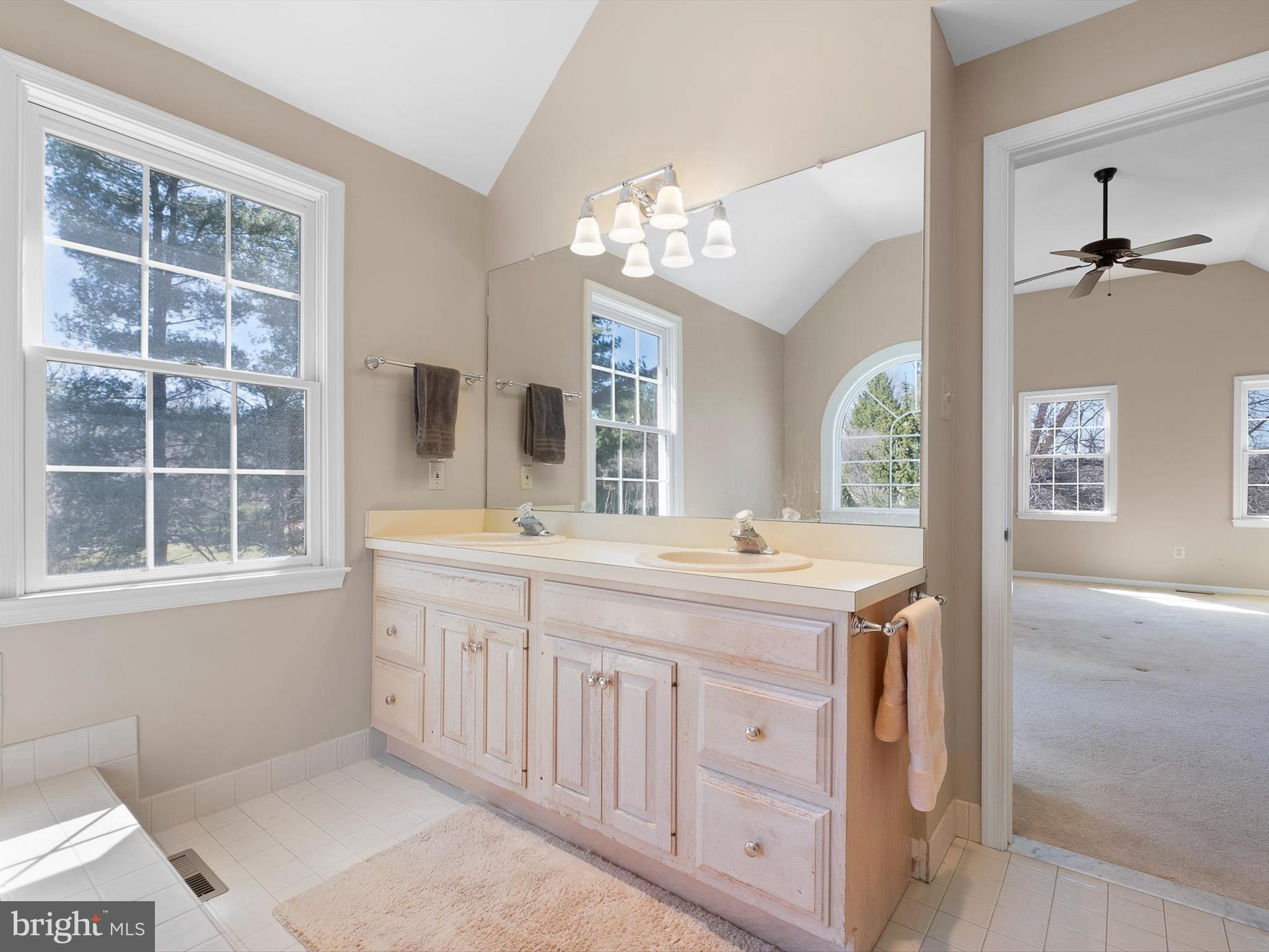 581 South Creek Road West Chester, PA 19382 - Photo 36 of 52 Ensuite Bath