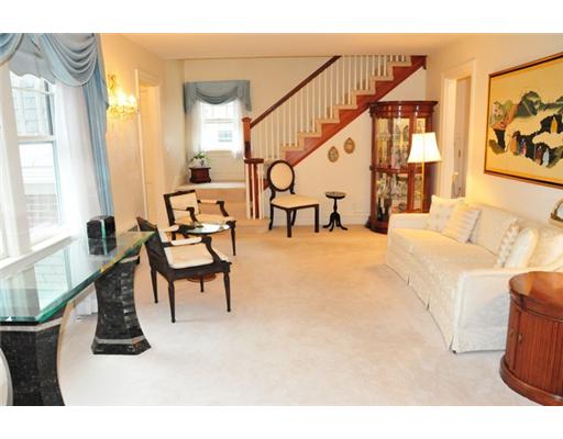 111 Calaman Road Cranston, RI 02910 - Photo 3 of 12 Living Room.