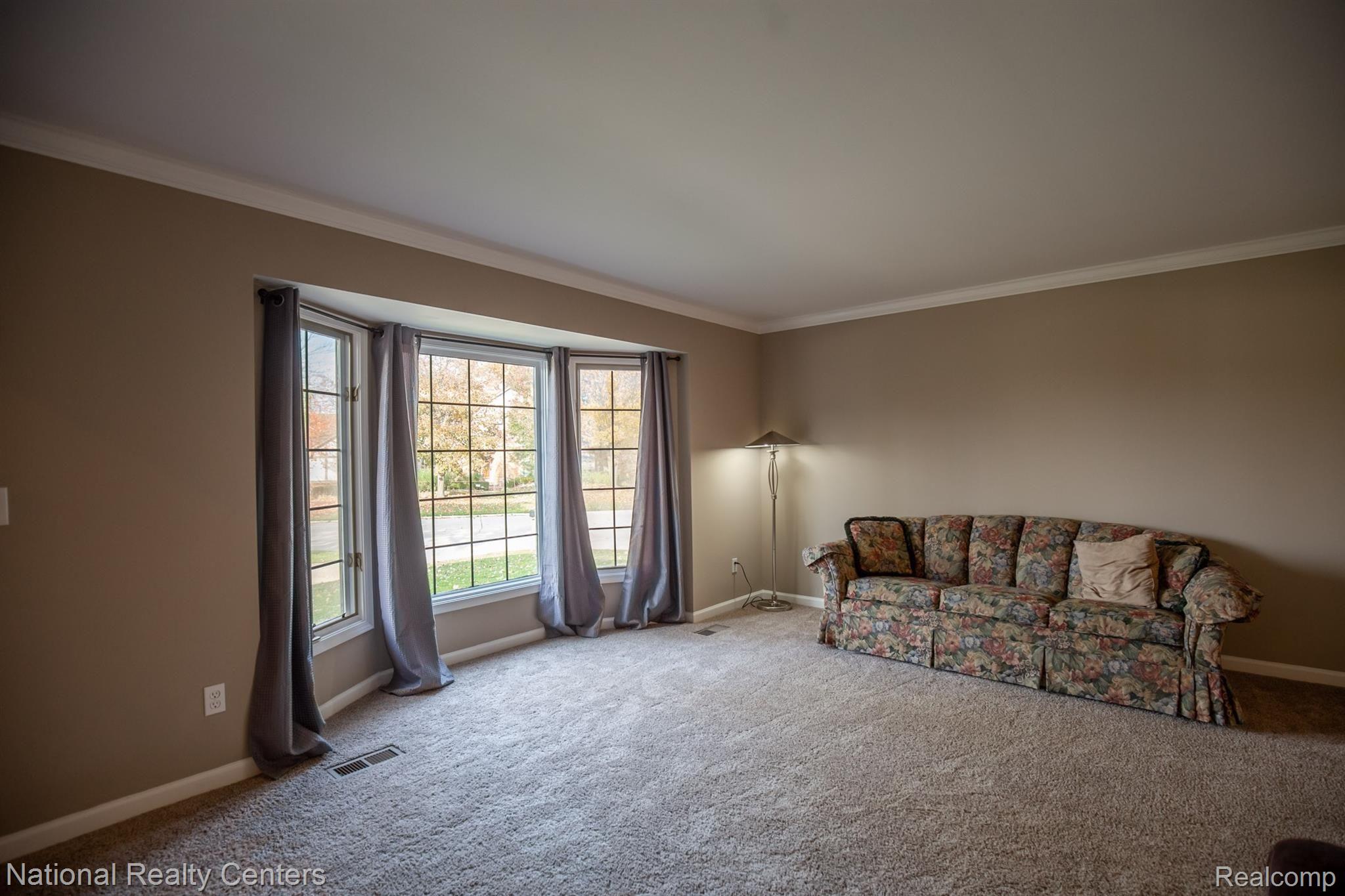 3035 Quail Ridge Circle Rochester, MI 48309 - Photo 25 of 54 Living room