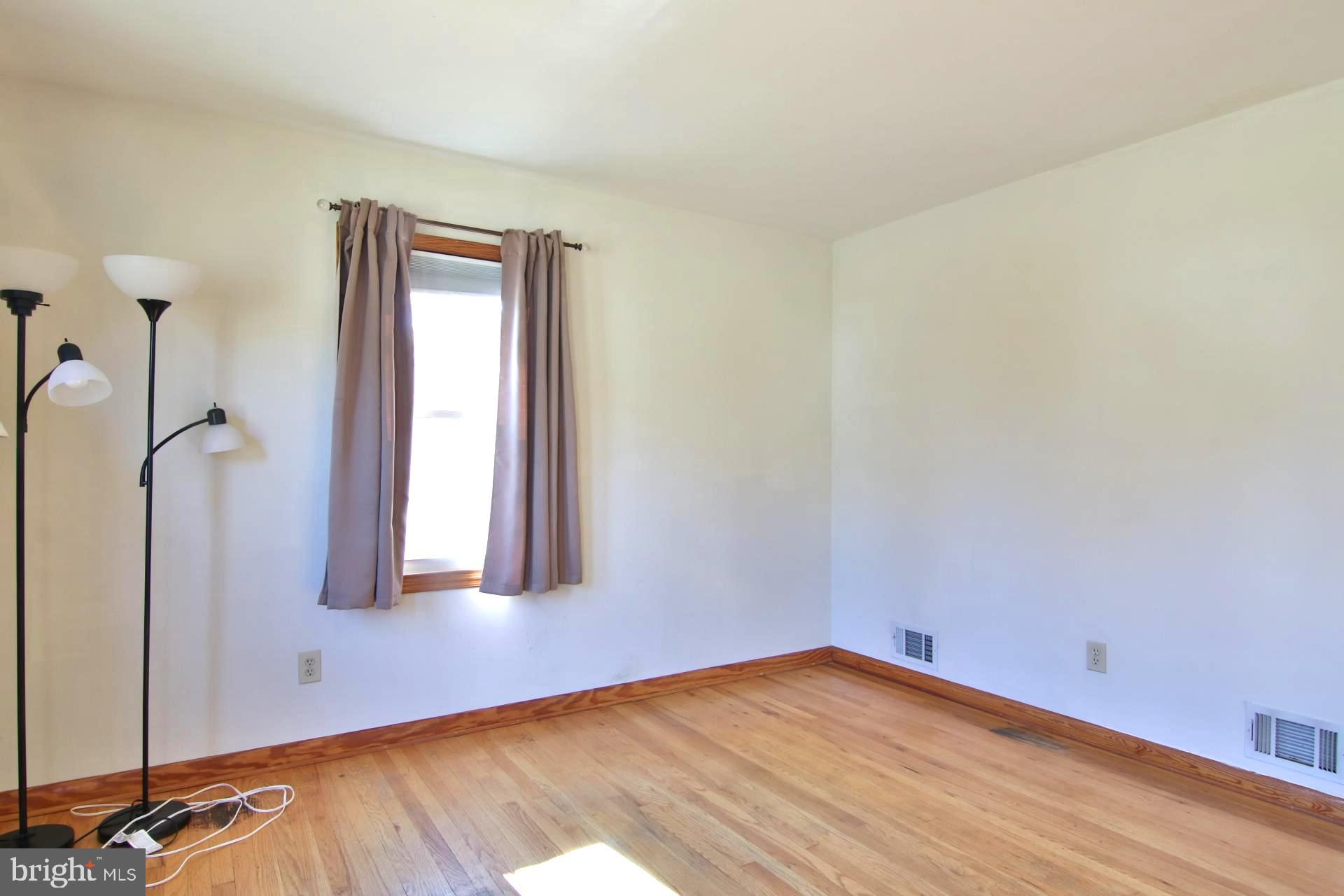7532 Harmans Road Harmans, MD 21077 - Photo 3 of 11 Living Room 2