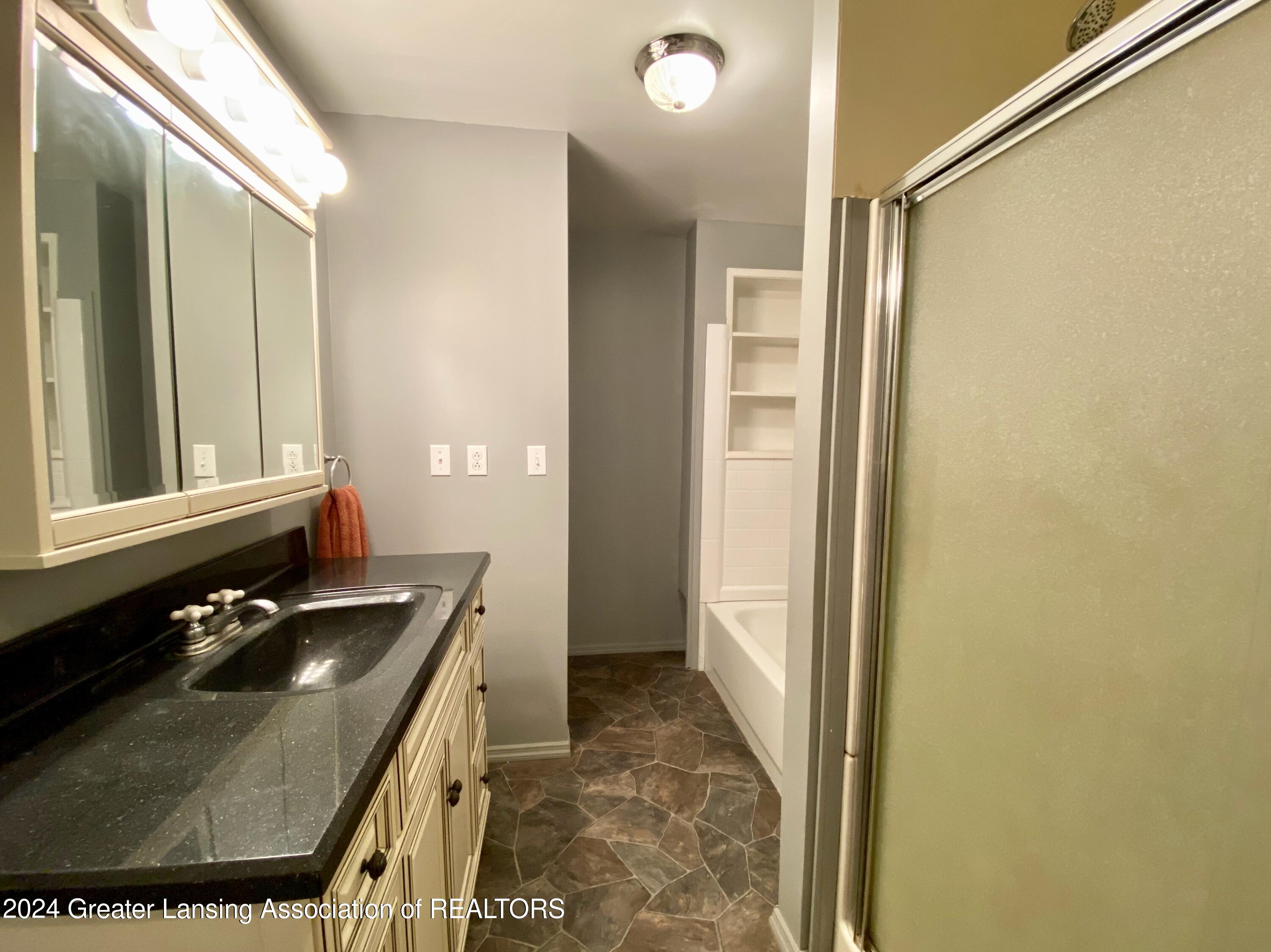 2804 West Kinley Road St. Johns, MI 48879 - Photo 26 of 59 Primary Bathroom Shower