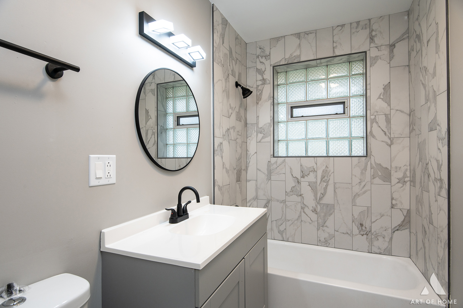 9128 Homestead Lane Bridgeview, IL 60455 - Photo 27 of 32 a bathroom with a sink a mirror and a bathtub
