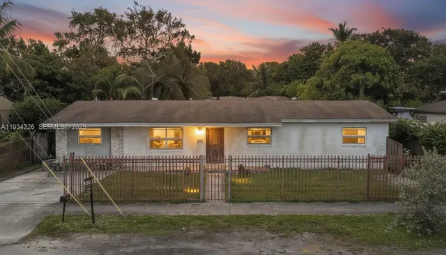 a view of a house with a backyard