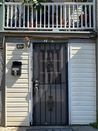 $900 | 2329.5 Upperline Street, New Orleans, LA 70115