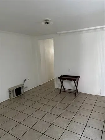 $900 | 2329.5 Upperline Street, New Orleans, LA 70115