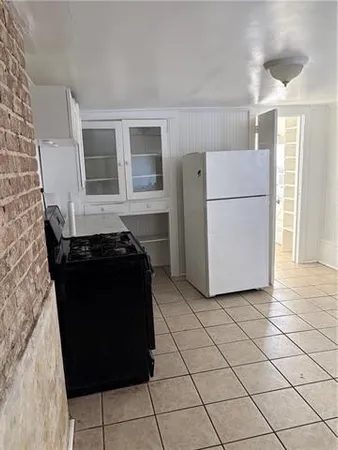$900 | 2329.5 Upperline Street, New Orleans, LA 70115