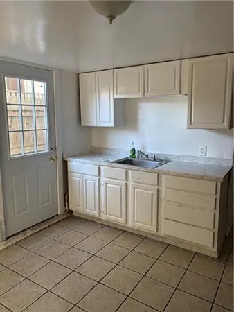 $900 | 2329.5 Upperline Street, New Orleans, LA 70115