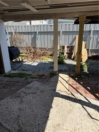 $900 | 2329.5 Upperline Street, New Orleans, LA 70115