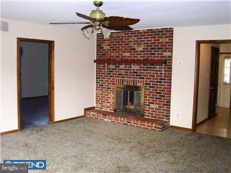 601 Neck Road Burlington, NJ 08016 - Photo 9 of 12 Family Room
