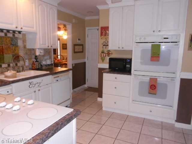 300 Holyoke Road Greensboro, NC 27406 - Photo 5 of 15 Kitchen.