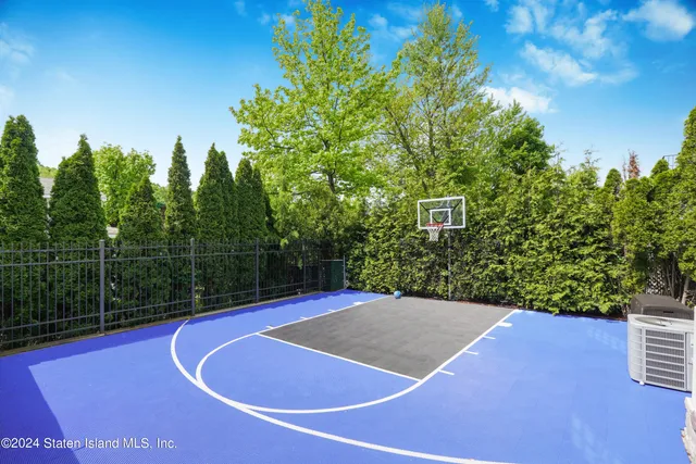 a view of a tennis court