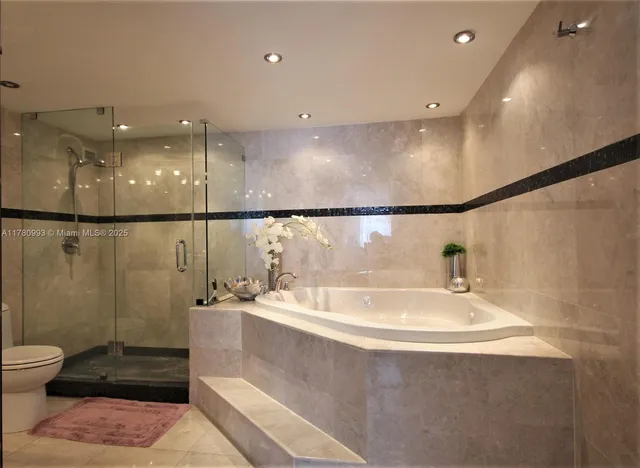 $7,000 | 5151 Collins Avenue, Unit 924, Miami Beach, FL 33140