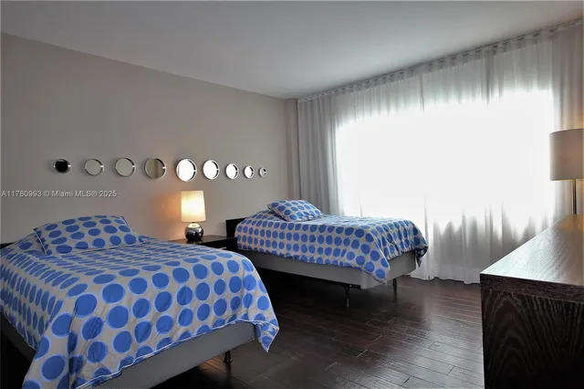 $7,000 | 5151 Collins Avenue, Unit 924, Miami Beach, FL 33140