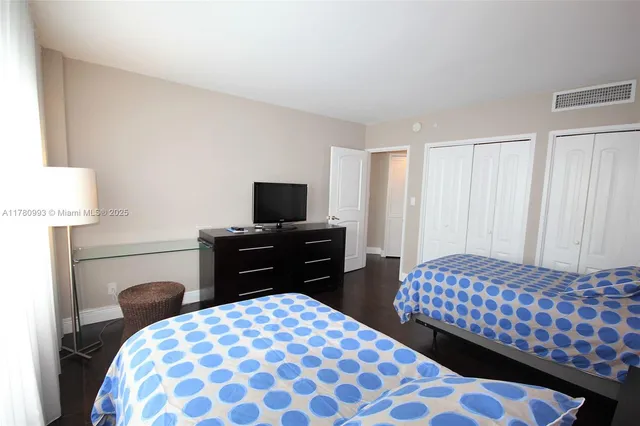 $7,000 | 5151 Collins Avenue, Unit 924, Miami Beach, FL 33140