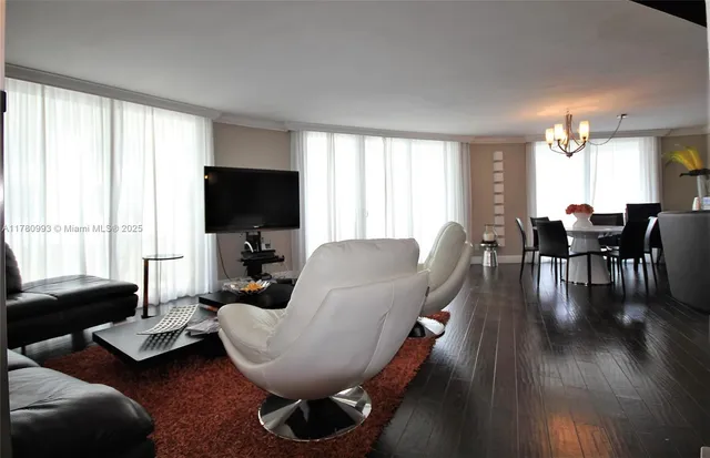 $7,000 | 5151 Collins Avenue, Unit 924, Miami Beach, FL 33140