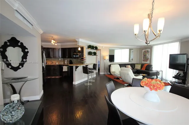 $7,000 | 5151 Collins Avenue, Unit 924, Miami Beach, FL 33140