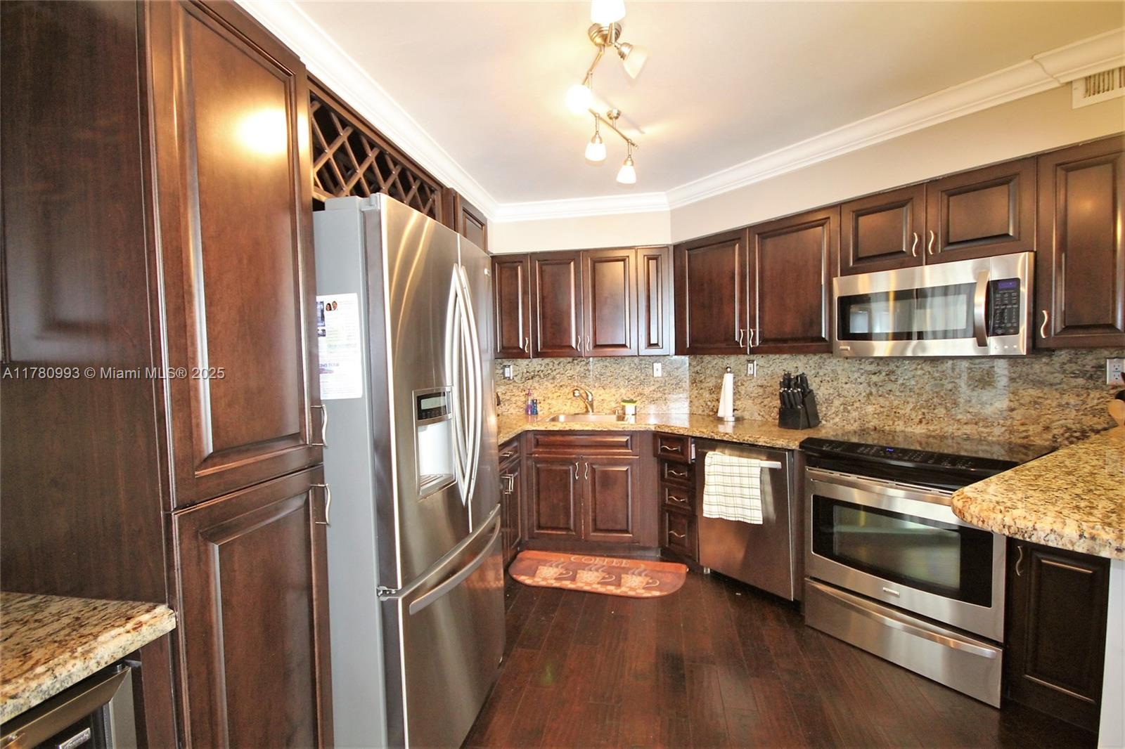 5151 Collins Avenue, Unit 924 Miami Beach, FL 33140 - Photo 33 of 52