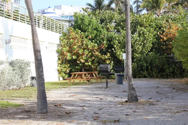 $7,000 | 5151 Collins Avenue, Unit 924, Miami Beach, FL 33140