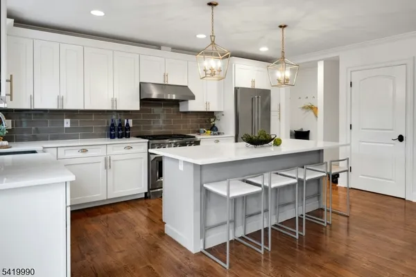 $1,745,000 | 20 North Summit Avenue, Chatham, NJ 07928