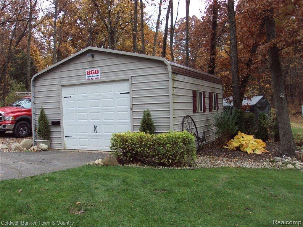 4556 Richardson Road Howell, MI 48843 - Photo 8 of 25 2nd Garage