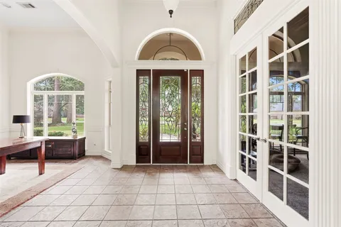 a view of a livingroom with windows