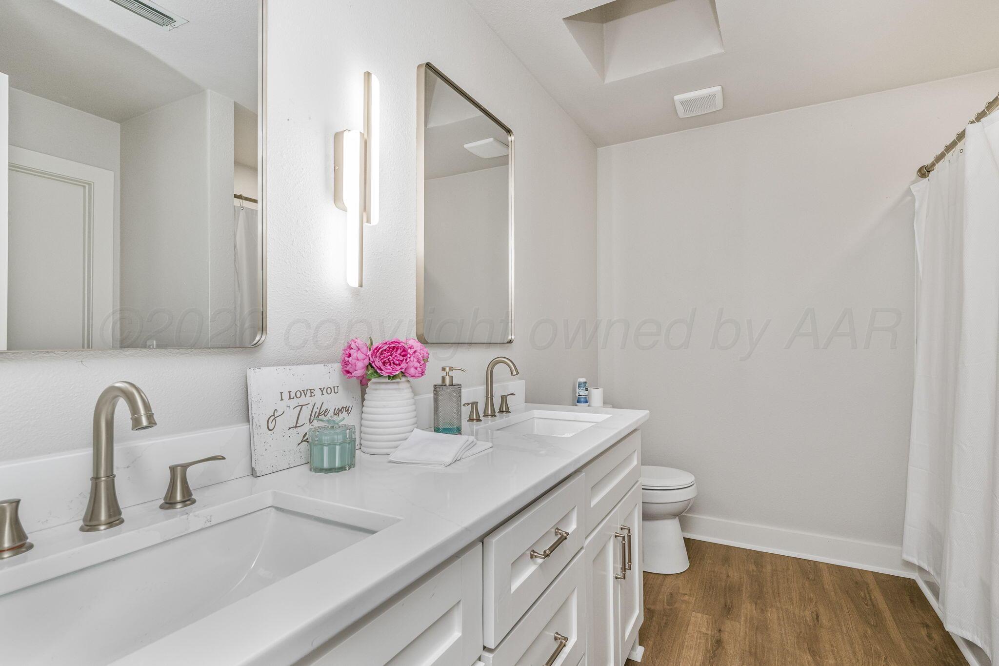7015 Hurst Street Amarillo, TX 79109 - Photo 16 of 25 Master Bathroom