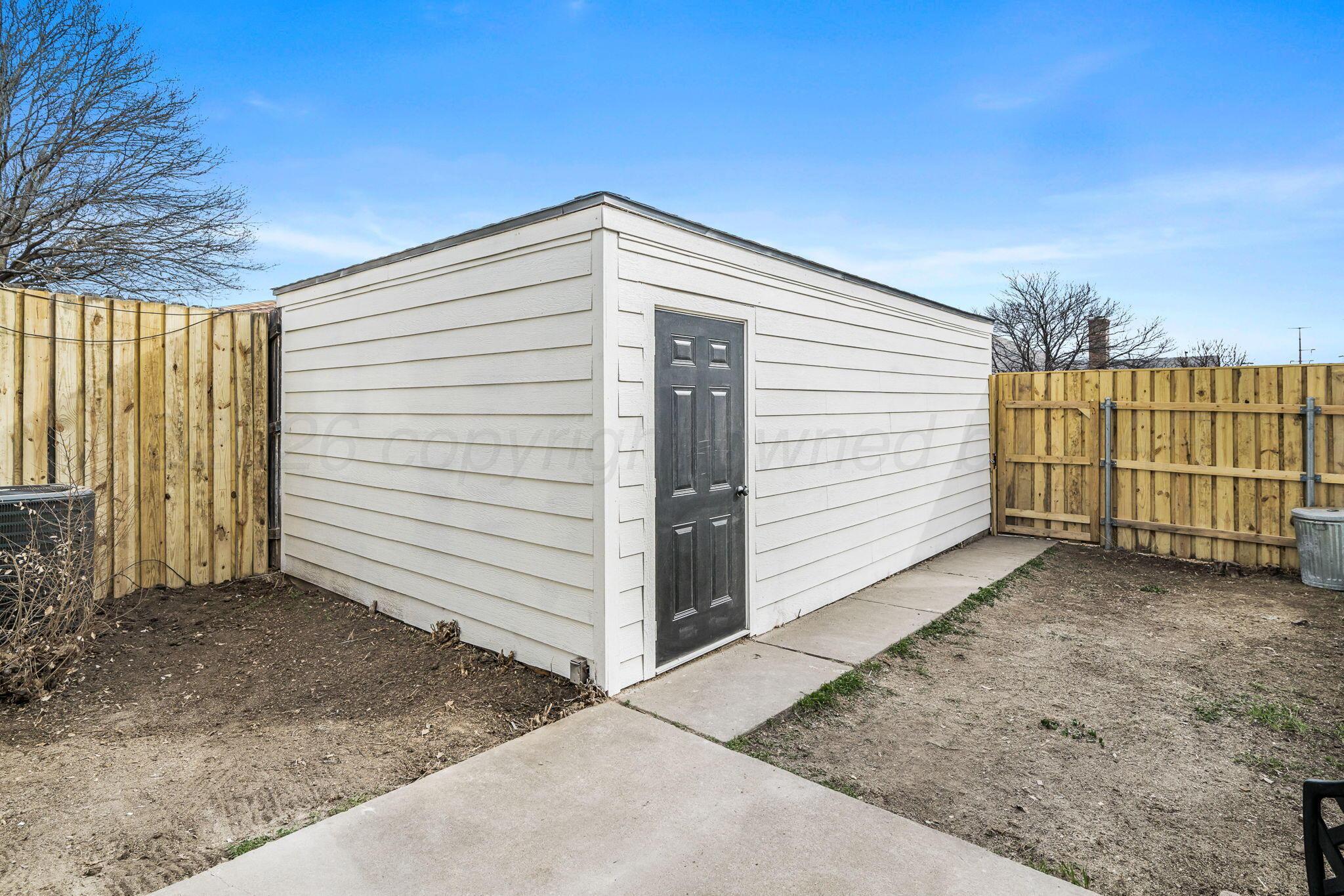 7015 Hurst Street Amarillo, TX 79109 - Photo 20 of 25 Backyard 2