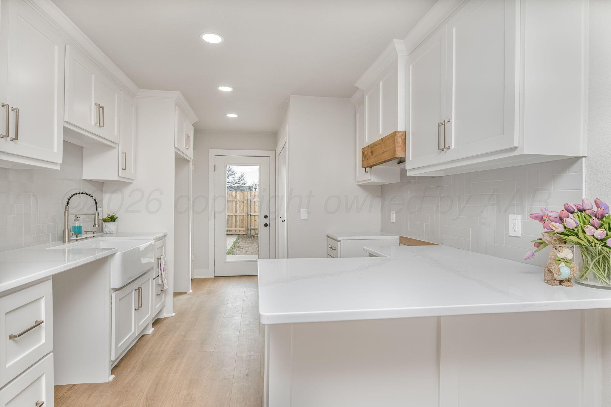 7015 Hurst Street Amarillo, TX 79109 - Photo 8 of 25 Kitchen