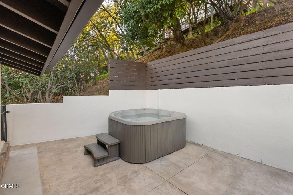 1544 La Loma Road Pasadena, CA 91105 - Photo 27 of 28 a view of outdoor space and fire pit