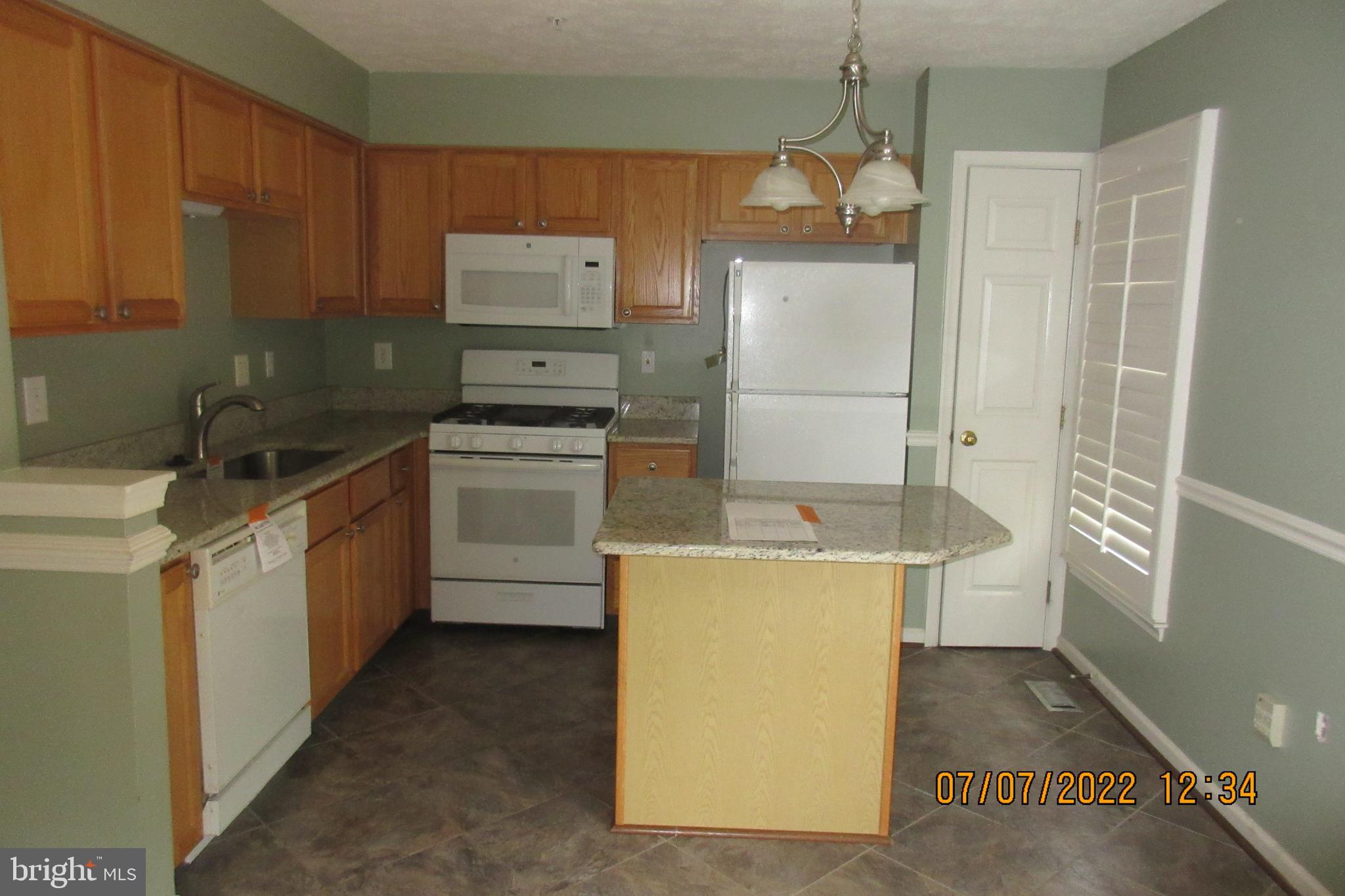 6815 Fallard Place Frederick, MD 21703 - Photo 3 of 21 Kitchen