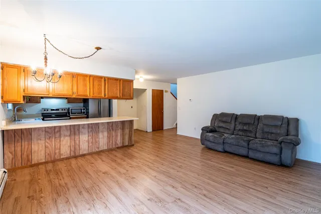 $324,999 | 6 Eaton Court, Middletown, NY 10940