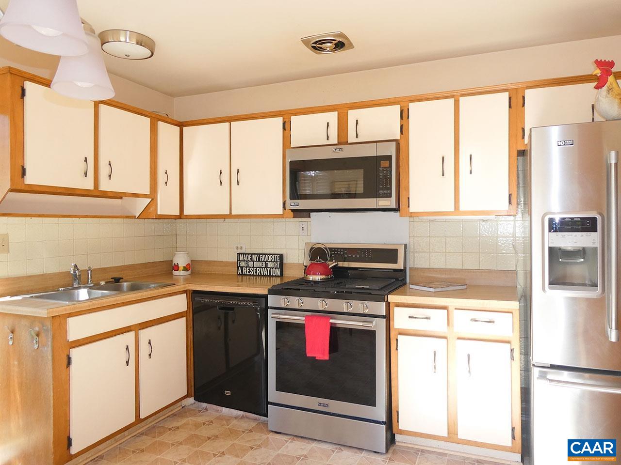 107 Elkhorn Road Charlottesville, VA 22903 - Photo 11 of 45 Gas cooking