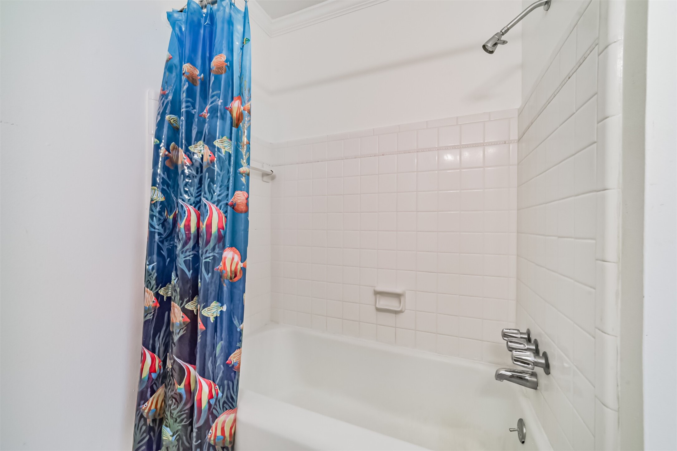 7510 Romney Road Houston, TX 77036 - Photo 25 of 32 Primary bathroom