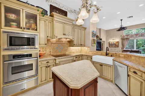 $1,000,000 | 1083 Southwest 156th Terrace, Pembroke Pines, FL 33027