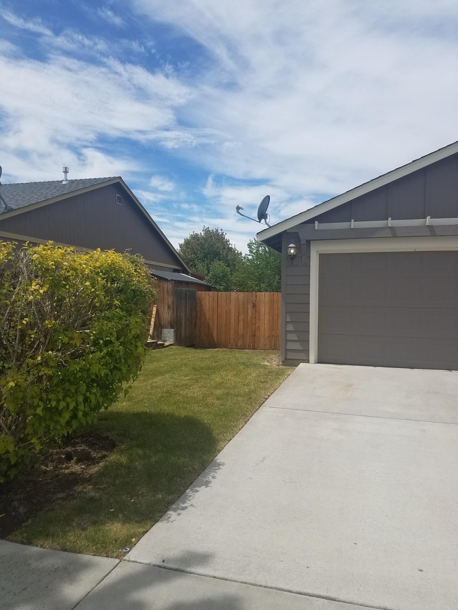 321 Southwest 29th Street Redmond, OR 97756 - Photo 3 of 18 Place to park small trailer or toys.