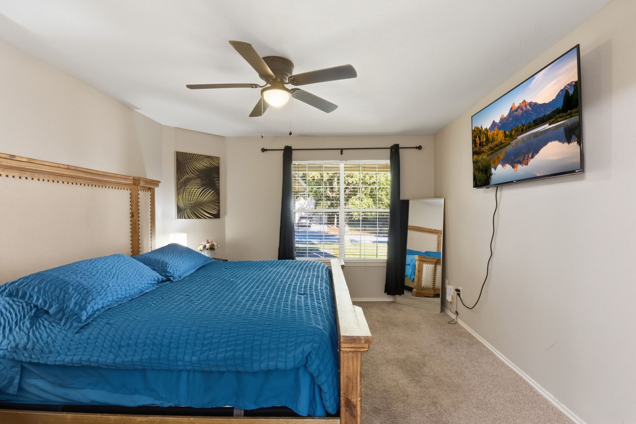 9519 Maple Green Lane Houston, TX 77044 - Photo 14 of 50 a bedroom with a large bed and a window