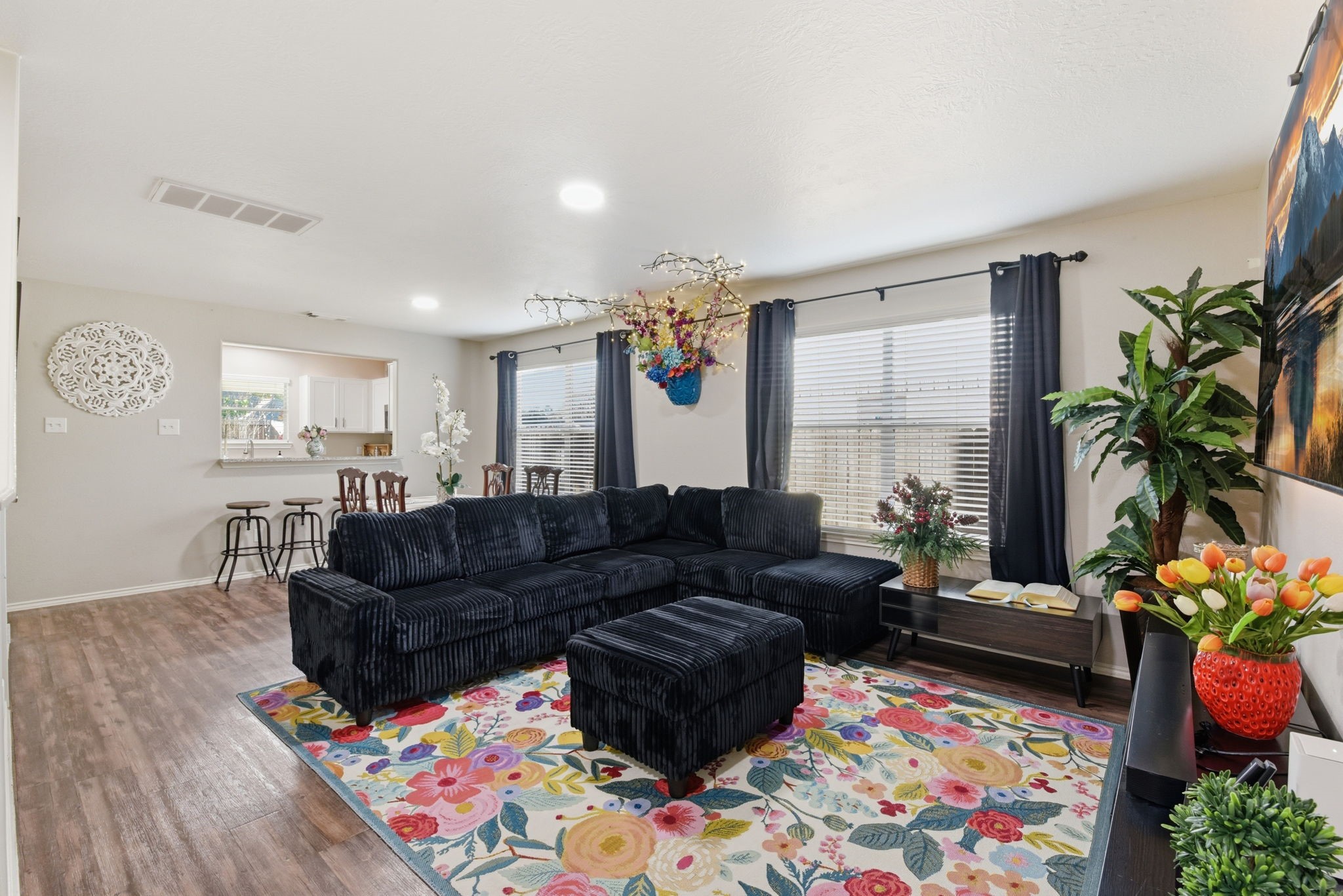 9519 Maple Green Lane Houston, TX 77044 - Photo 23 of 50 a living room with furniture and a potted plant
