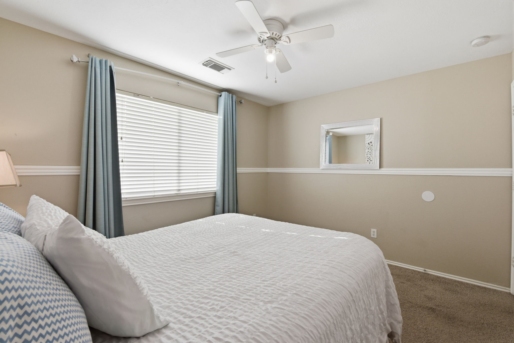 9519 Maple Green Lane Houston, TX 77044 - Photo 30 of 50 a bedroom with a large bed and a window