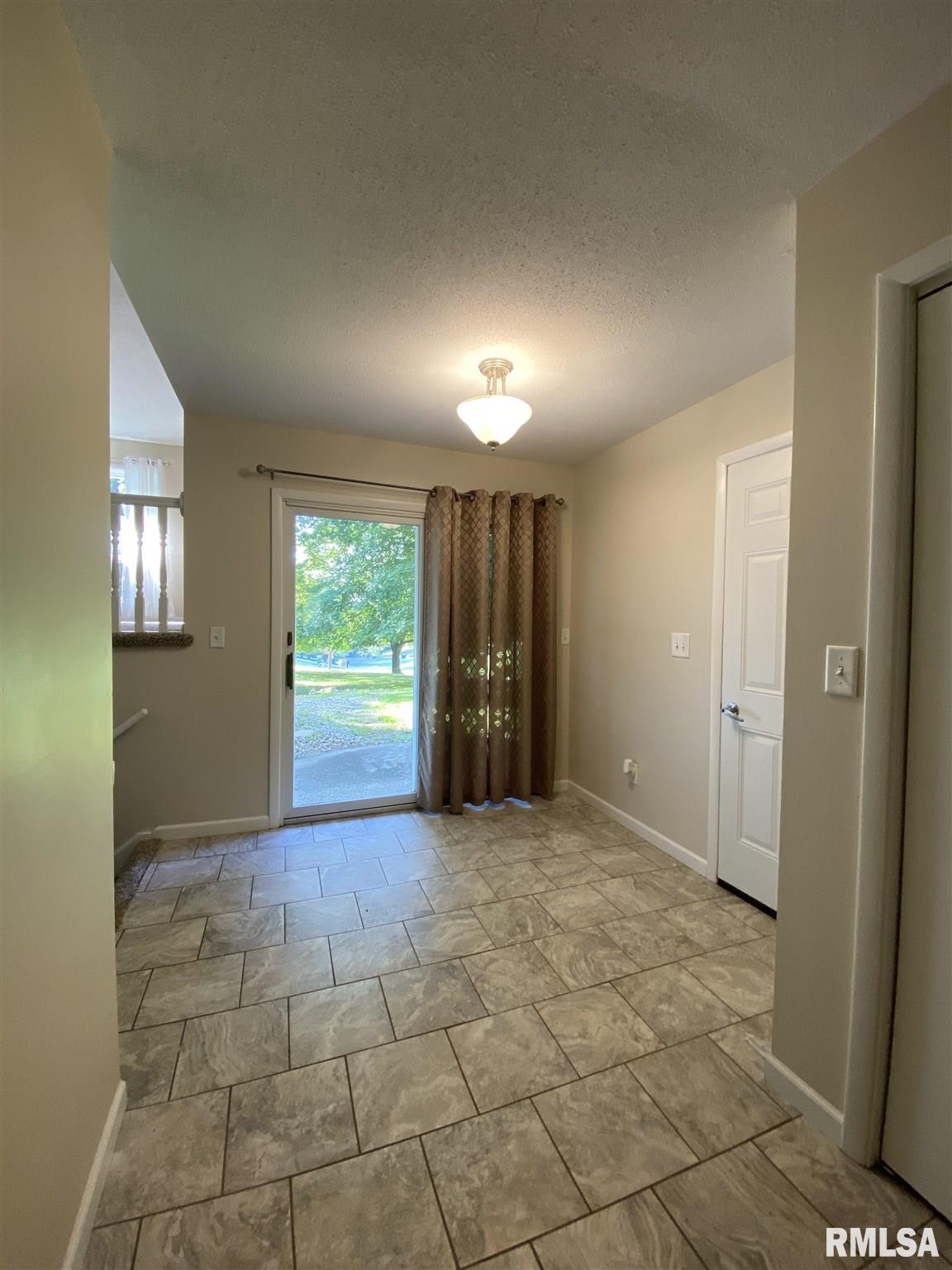 24 Prairie Road Macomb, IL 61455 - Photo 3 of 27 Gallery Image 3