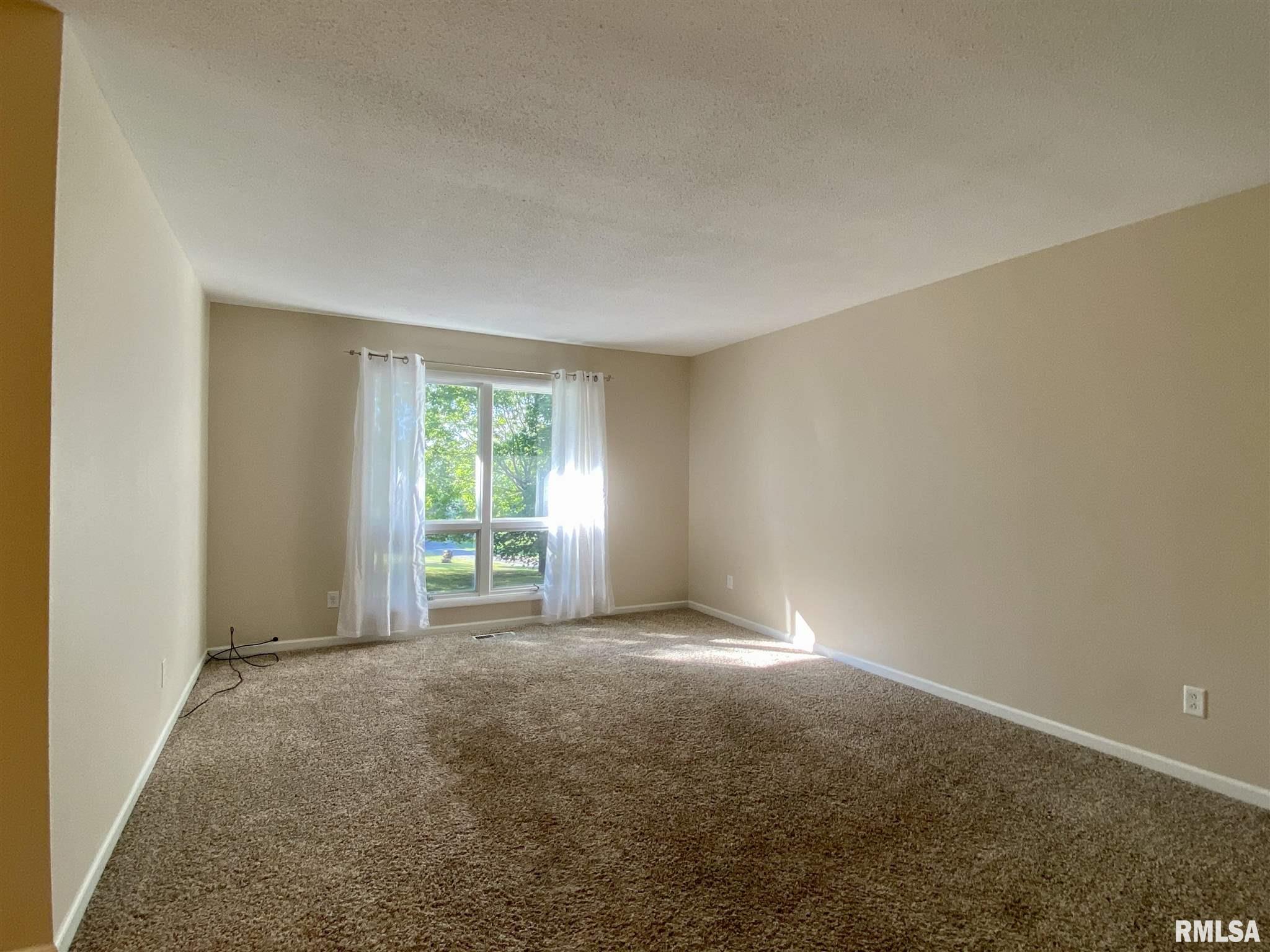 24 Prairie Road Macomb, IL 61455 - Photo 5 of 27 Gallery Image 5