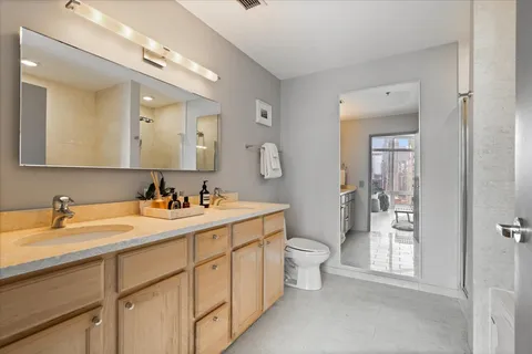 $724,900 | 510 West Erie Street, Unit 1801, Chicago, IL 60654