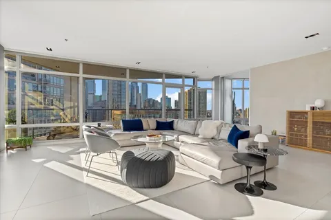 $724,900 | 510 West Erie Street, Unit 1801, Chicago, IL 60654
