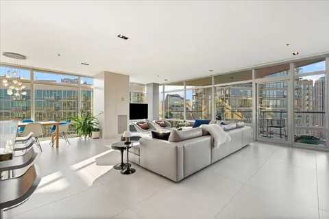 $724,900 | 510 West Erie Street, Unit 1801, Chicago, IL 60654