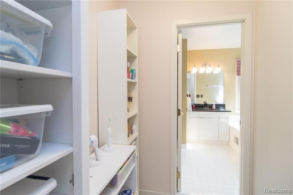 42571 Wimbleton Way Novi, MI 48377 - Photo 29 of 52
