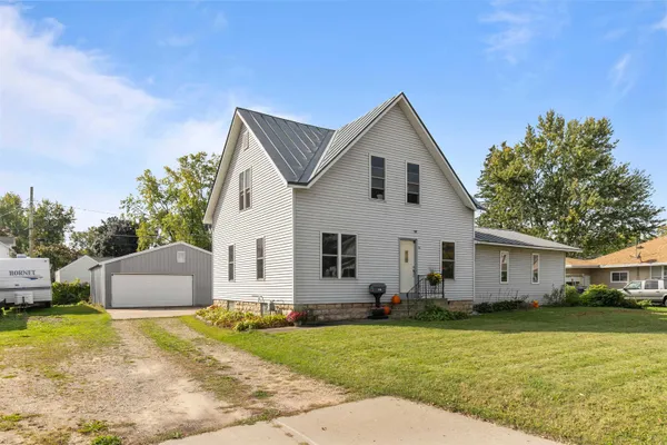 $264,900 | 514 East Beacon Avenue, New London, WI 54961