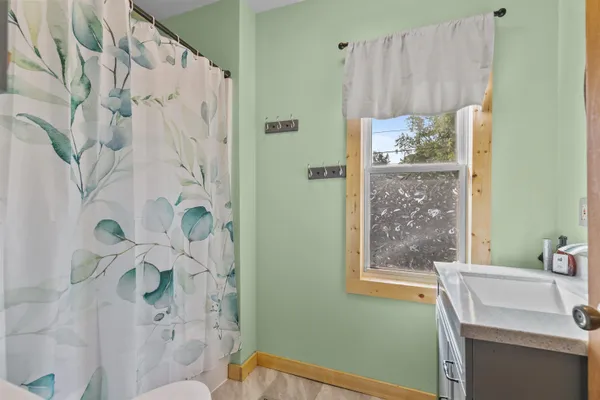 $264,900 | 514 East Beacon Avenue, New London, WI 54961